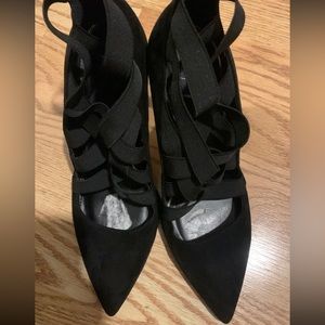 Jessica Simpson black stiletto, can dress up or down! size 8